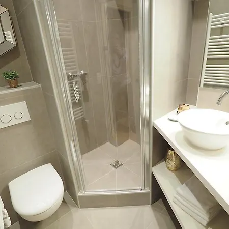 Louvre Opera Private Chicsuites Paris
